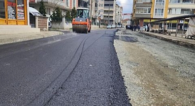 Biten yollar asfaltlanıyor
