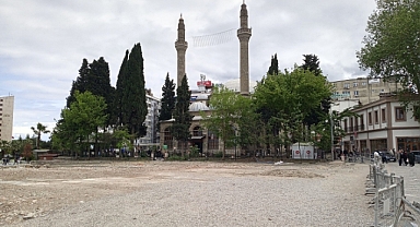 Büyük Caminin Önündeki Alanın Camiye Dahil Edilmesi Bekleniyor