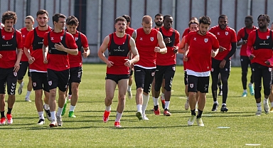 Samsunspor'da 4 futbolcu ile yollar ayrıldı.